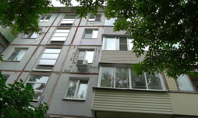 В доме на улице Пузакова в Туле из-за ремонта кровли залило 9 квартир