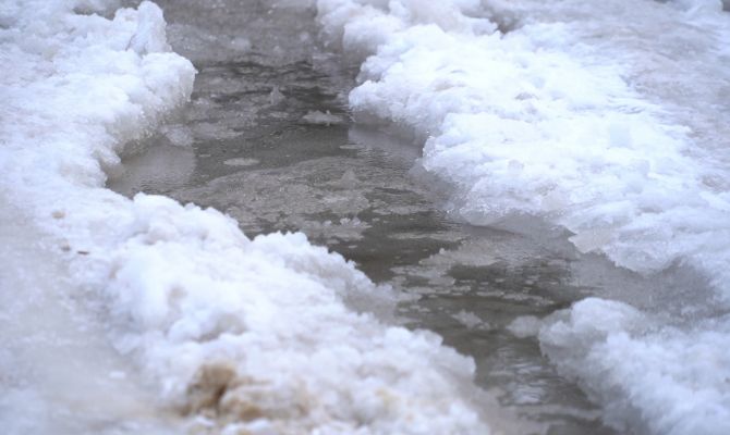 Участки жителей поселка под Тулой превратились в снежно-водяное болото из-за конфликта с соседкой