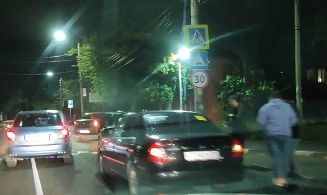 На ул. Станиславского в Туле из-за ДТП оказалась перекрыта одна полоса дороги