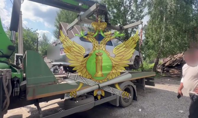 У цыган из тульского Плеханово за долги изъяли 12 машин