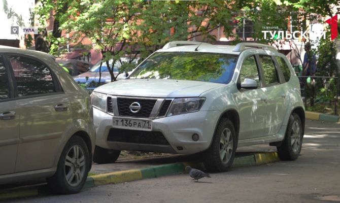 Нарушители парковки "захватили" тротуары во дворах Тулы