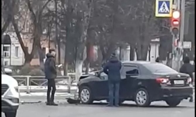 На проспекте Ленина столкнулись две легковушки