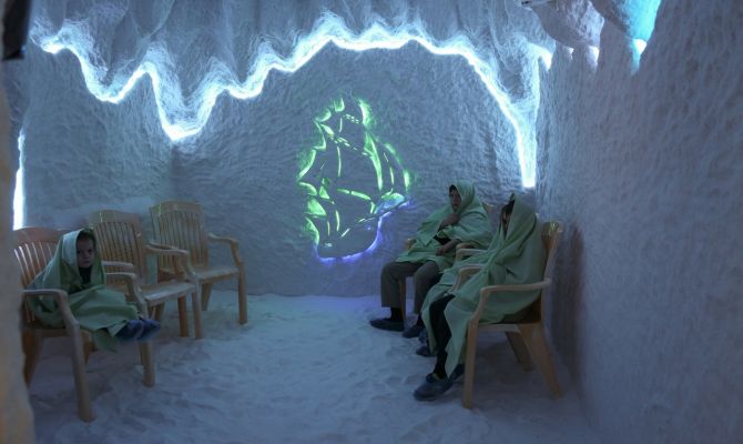 Соляные пещеры и галогенератор: как лечат детей в тульском санатории «Иншинка»