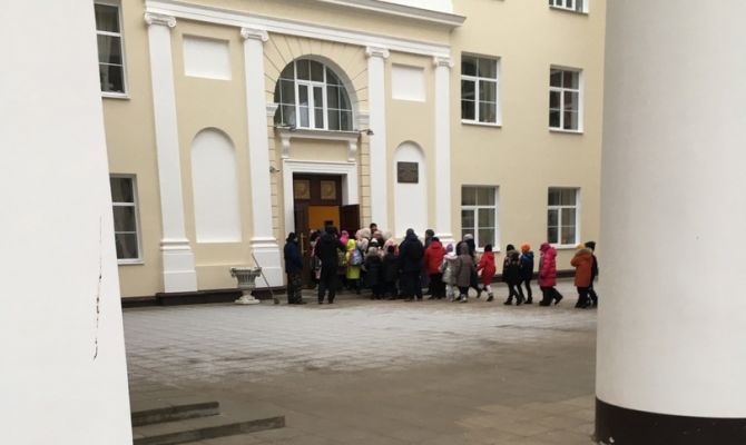 Администрация Алексина назвала причину эвакуации детей из школ