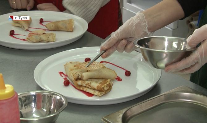 Золовкины посиделки: с чем лучше подавать блины в разгар Масленицы