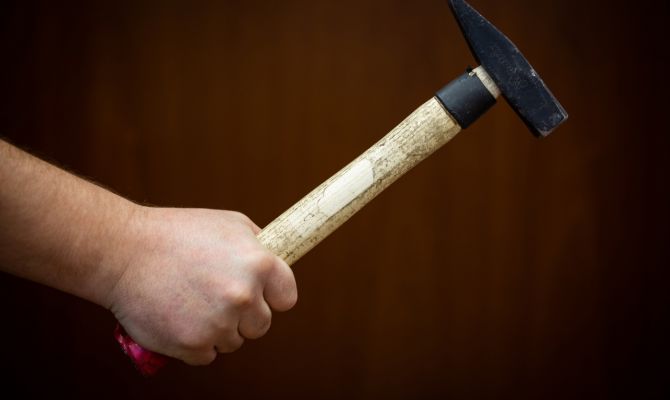 Житель Донского избил пенсионерку молотком: разбойнику вынесли приговор