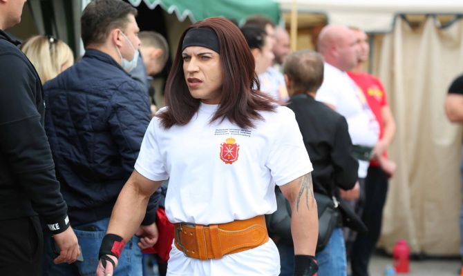 В День города на площади Ленина определили самую сильную девушку Тулы