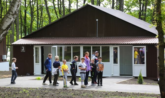 Роспотребнадзор разрешил родительские дни в лагерях