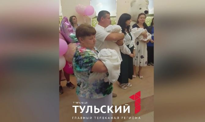 Семья из Тулы получила 10 млн за рождение тройни