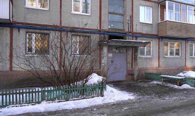 В Туле жители многоэтажки 7 лет не могут добиться от УК «Жук» ремонта подъезда