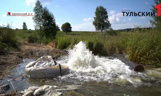 В Тульской области из-под земли больше недели бьет фонтан воды