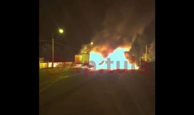 Под Тулой перекрыта трасса М-2 «Крым»: после ДТП там загорелись две фуры