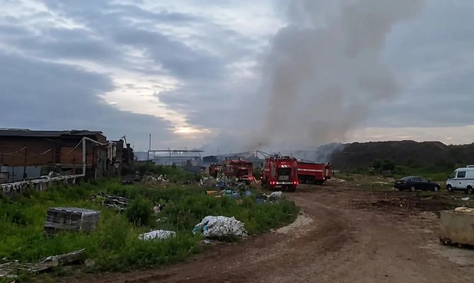 Добровольцы помогли потушить деревообрабатывающую фабрику под Веневом