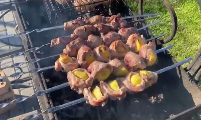 Глава Донского Руслан Бутов поделился рецептом фирменного шашлыка