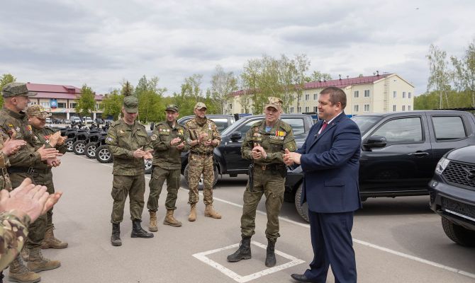 В Тульской области добровольческому отряду БАРС передали машины и оборудование