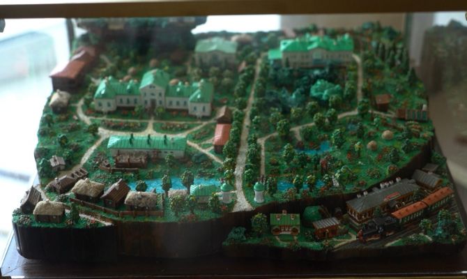 Бывший оружейник после выхода на пенсию создает миниатюры тульских достопримечательностей