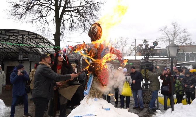 Жителей Тульской области могут оштрафовать за сжигание масленичного чучела