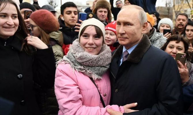 Девушка из Иваново попросила Путина взять ее замуж