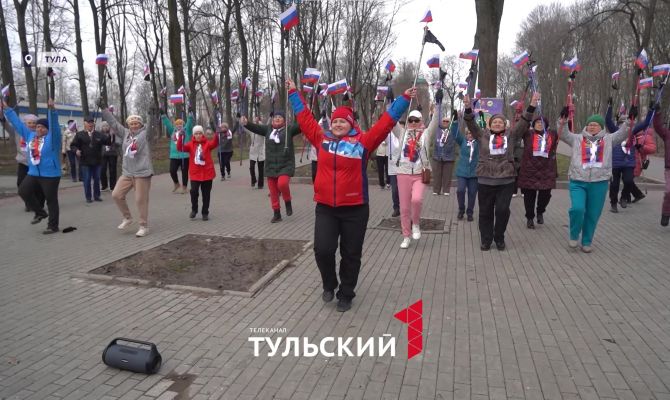 Пенсионеров в Туле приглашают на бесплатные тренировки по скандинавской ходьбе