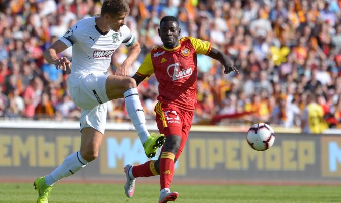 «Арсенал» пропускает в ворота еще один мяч