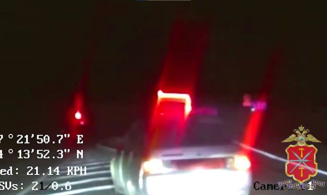 Тульские полицейские прострелили колеса пьяному угонщику на трассе М-2 "Крым"