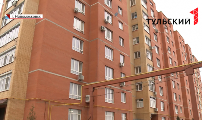 Случайность или замысел: новомосковская школьница выпала из окна