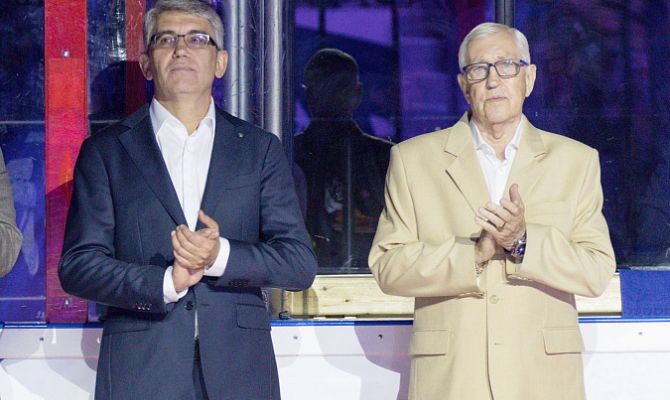 Губернатор Дмитрий Миляев поздравил Бориса Михайлова с 80-летием