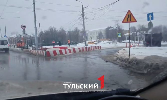 На Орловском путепроводе устанавливают крытый пешеходный переход