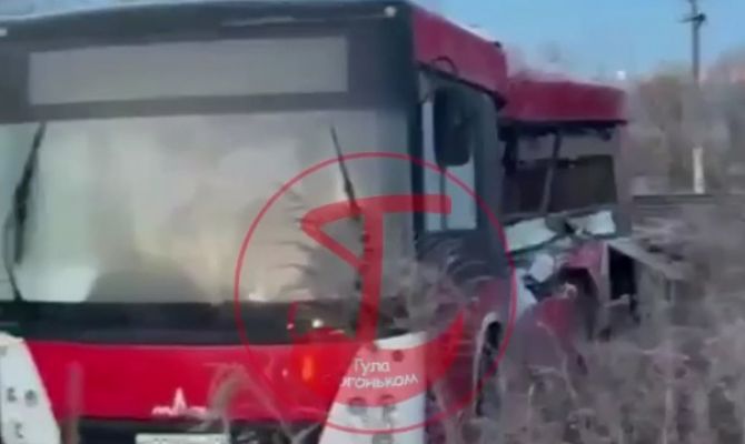 Ночью поезд снес пассажирский автобус на Алексинском шоссе в Туле