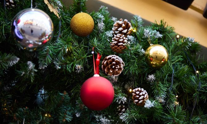 Туляков предупредили о штрафах за украшение офиса к Новому году