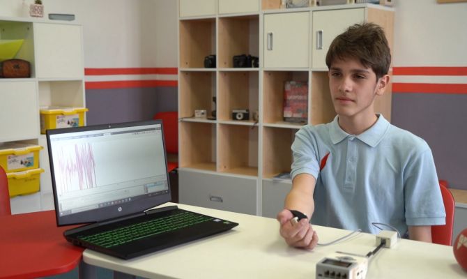 От детектора лжи до сельхозтехники: как в школе под Новомосковском воспитывают юных изобретателей