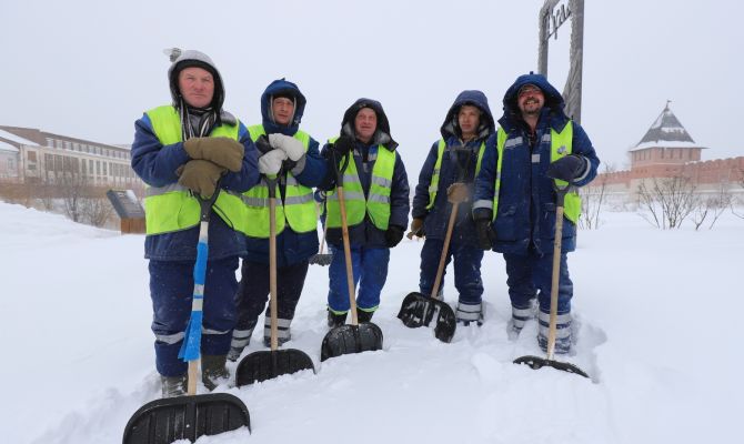 Герои борьбы со снегом: кто расчистил Тулу за два дня