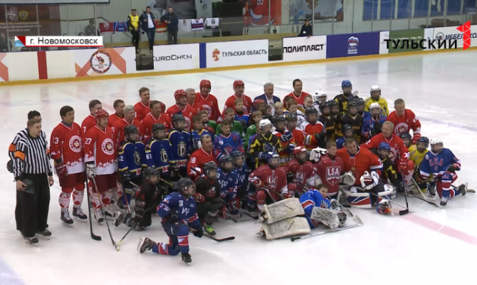 Легенды российского и советского хоккея встретились на новомосковской арене