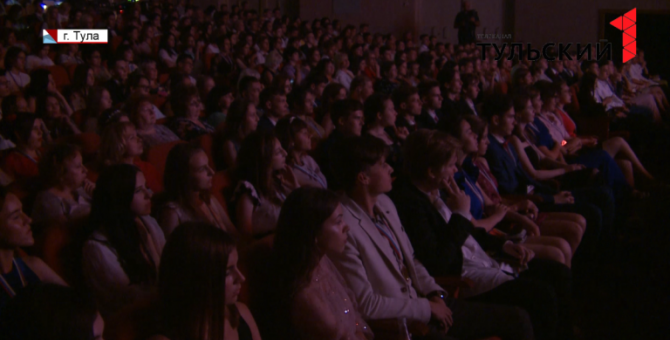 725 тульских выпускников закончили школу с золотой медалью