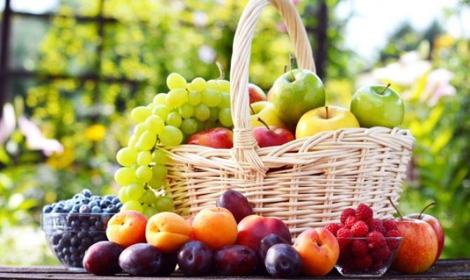 Какие ягоды и фрукты необходимо есть в августе