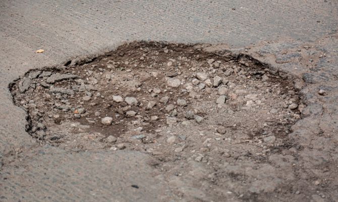 Туляки могут заказать ремонт ямы