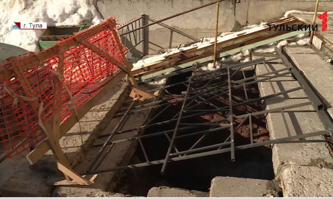 Провал на 2,5 метра: почему в Туле под ногами жителей рухнуло крыльцо