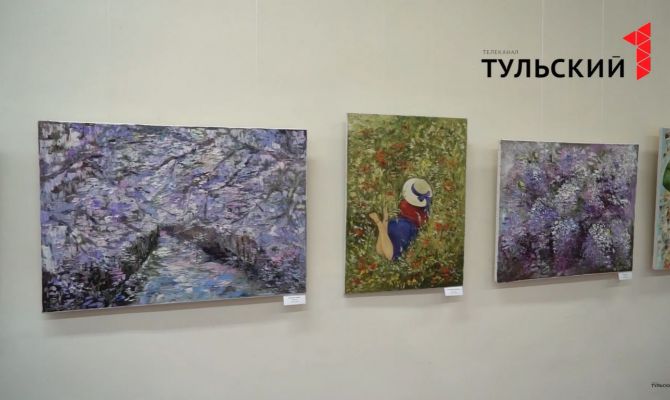 Уникальная выставка в Туле: художница пальцами пишет картины