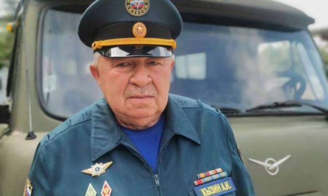 Тульский спасатель отремонтировал автомобиль для бойцов СВО