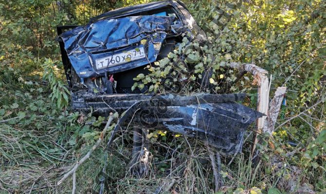20-летний туляк без водительских прав съехал в кювет и врезался в дерево