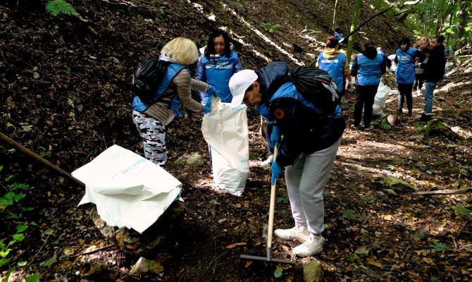 Дореволюционные коньки и керамические игрушки: в Заокском районе убрали вековую свалку