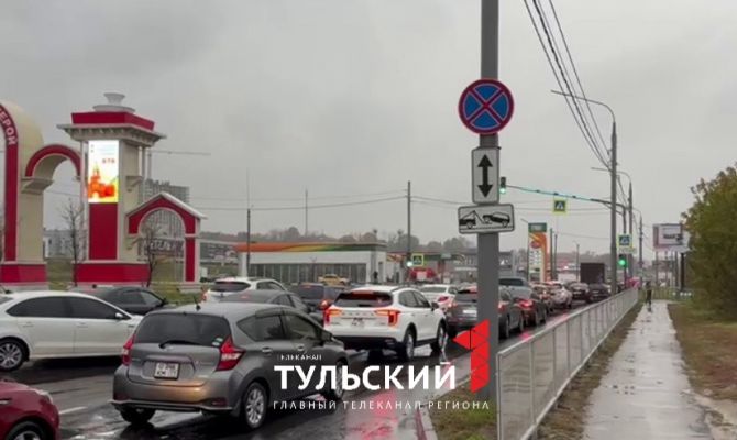 В Туле на Рязанской улице из-за ДТП образовалась пробка