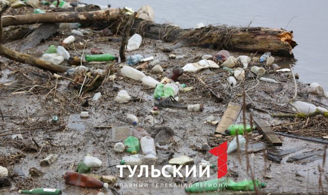 На Упе в Туле появились мусорные "острова"