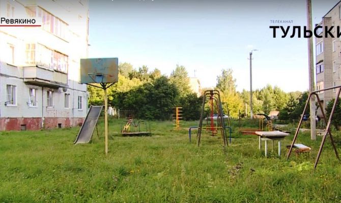 Вокруг ясногорской многоэтажки выросли джунгли