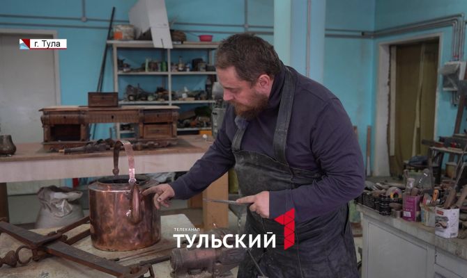 Мастер из Тулы восстанавливает армейский чайник времен Первой мировой войны
