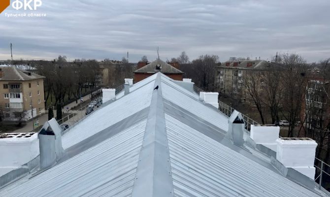 В Щекине отремонтировали обрушившуюся зимой под весом снега крышу