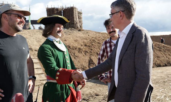 Врио Губернатора Дмитрий Миляев посетил съемки исторического фильма Никиты Михалкова