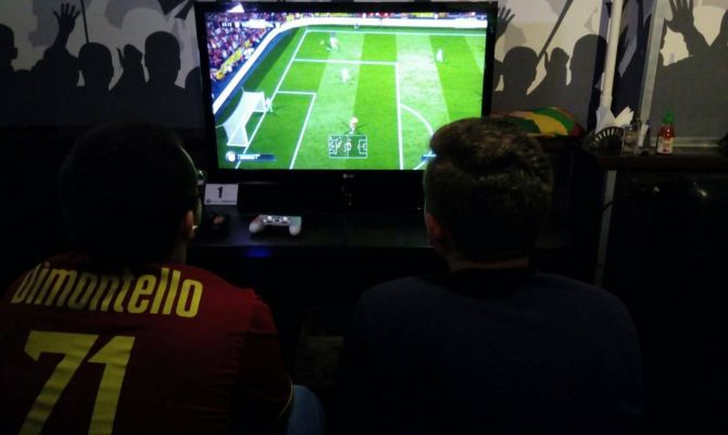 На виртуальном поле: в эти минуты в Туле проходит турнир по киберфутболу FIFA-2018