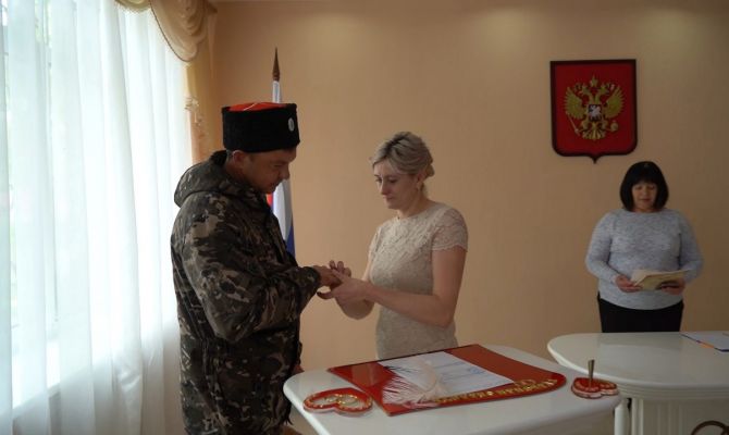 "Значит, надо": мобилизованные жители региона перед отъездом заключают браки