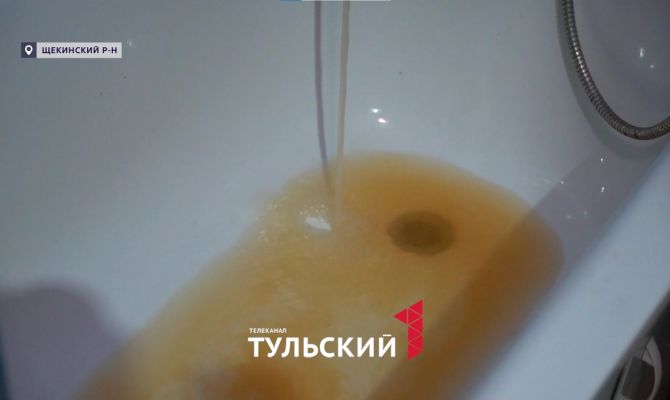 В домах жителей Щекинского района из-под крана пошел "томатный сок"